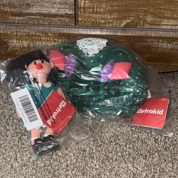 Retrokid The Big Comfy Couch Keychain Plush - Picture 2 of 3